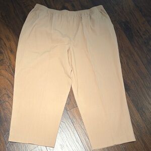 Women’s Petite Beige Cropped Pull-On Pants